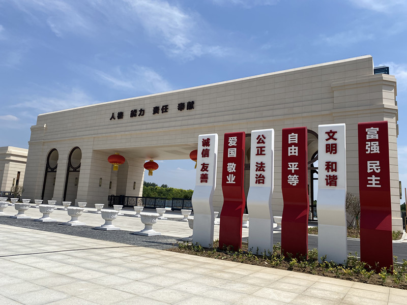 �W(xu��)У��(bi��o)�R��(bi��o)�Ƶ��O(sh��)Ӌ����w�F(xi��n)�ˌW(xu��)У���Ļ���ɫ��